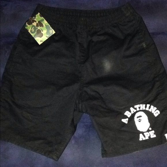 Bape t shirt and bape reversible shorts. - Picture 7 of 7
